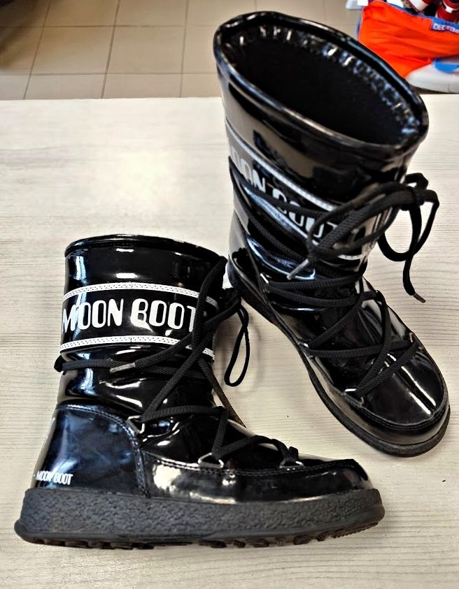 MOON BOOT IN VERNICE NERA TECNICA