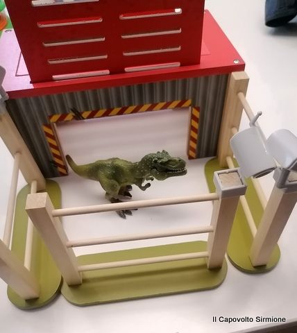 GIOCO CON DINOSAURO GIOCO CON DINOSAURO