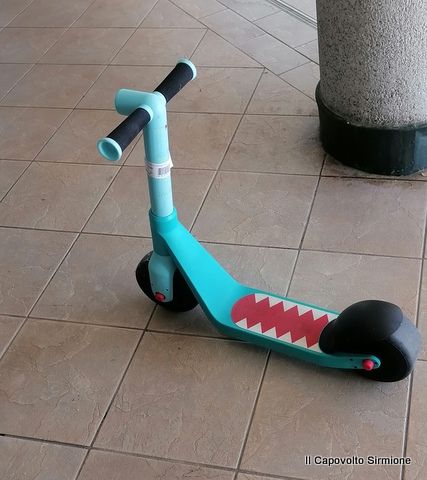 MONOPATTINO RAZOR PRIMI PASSI MONOPATTINO RAZOR PRIMI PASSI